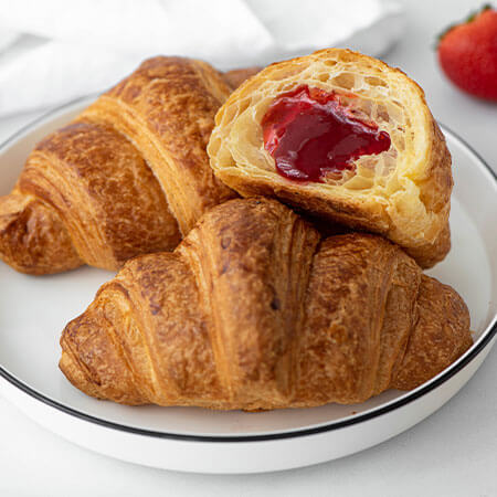 Brioche con marmellata ciliegia