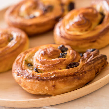 Girella con uvetta e crema